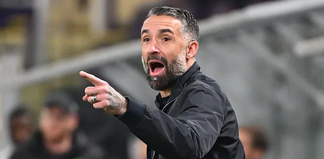 Taravel maakt eigen spelers met de grond gelijk