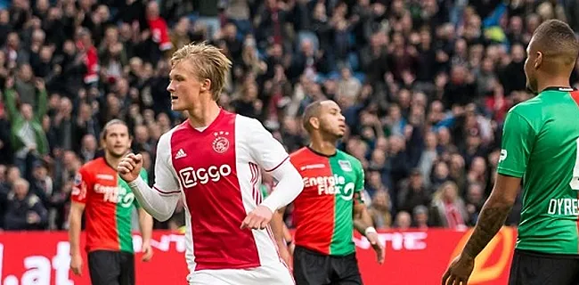 Uitblinkende Dolberg stuurt Ajax naar ruime zege op NEC