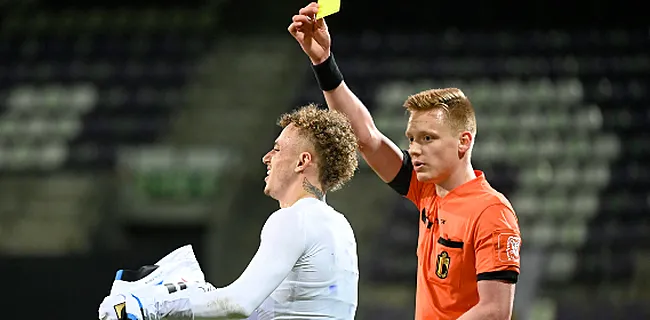 Overbodige kaart: ref excuseert zich bij Lang