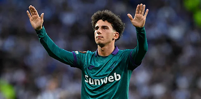 Hasi verbaast met aanvalslinie, Antwerp met Praet en co
