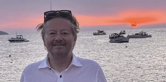 Coucke laat Anderlecht achter en gaat los op Ibiza