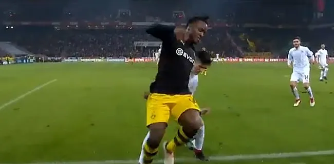 HAHA! Batshuayi ziet de camera wel héél graag