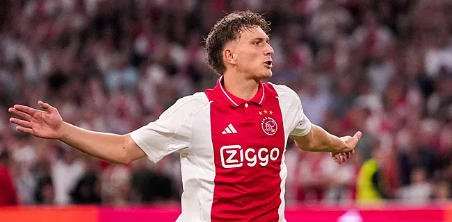 De Boer kijkt met open mond naar Ajax-talent Mika Godts