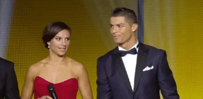 HAHA! Ontmoeting tussen Ronaldo en Voetbalster van het Jaar verliep heel awkward