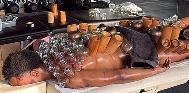 Loïs Openda breekt het internet met erg bizarre foto