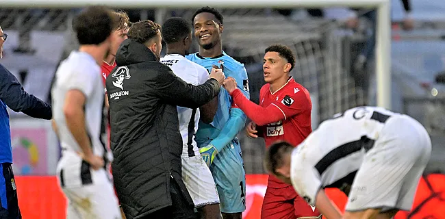 Waalse derby loopt uit de hand: spelers na afloop in clinch