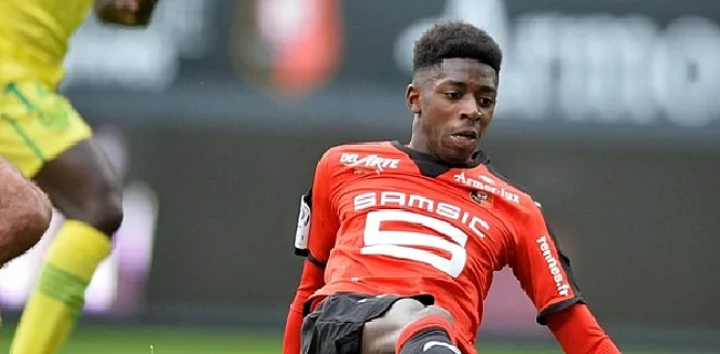 LOL! Topaankoop van Dortmund weet niet of hij nou links of rechts is...