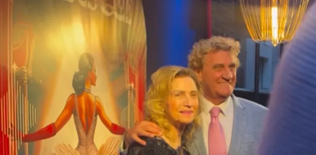 Hartverwarmende beelden: Carmen Pfaff straalt naast Coucke en Verhulst