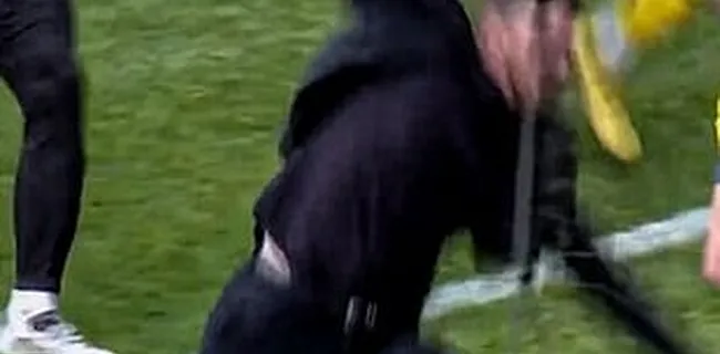 Beeld van de speeldag: Pocognoli smakt tegen de grond