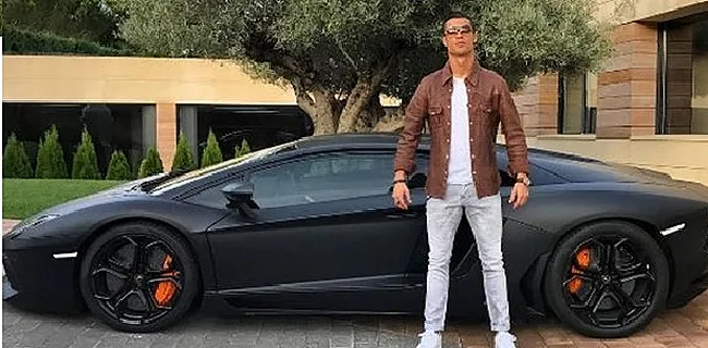 VIDEO: Cristiano Ronaldo showt zijn wagenpark ten waarde van zo'n vijf miljoen euro