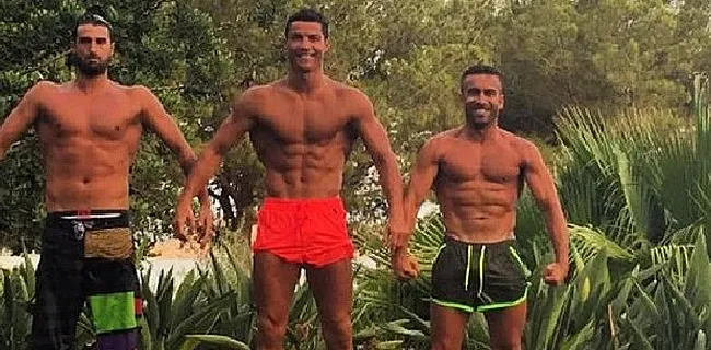 WTF? Spaanse media valt over deze 'aparte' vakantiefoto van Ronaldo