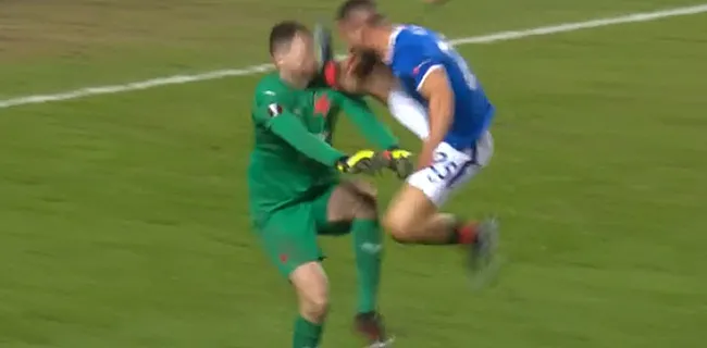 Roofe (ex-RSCA) pakt uit met karatetrap op doelman (🎥)