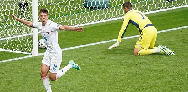 Schick bezorgt met knappe goals Tsjechië de zege tegen Schotland