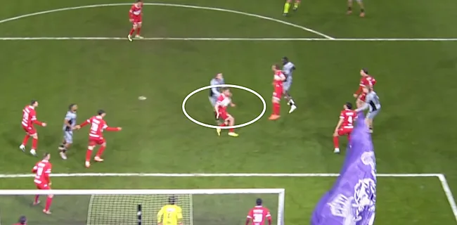 Anderlecht schreeuwt om penalty: Van der Elst reageert fors