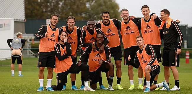 Mertens toont blote kont op training: 