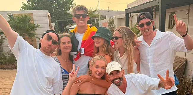 De Bruyne geniet op vakantie in gezelschap ... De Ketelaere