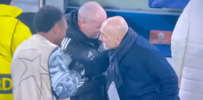 Bizarre beelden: Openda krijgt klets in gezicht van trainer