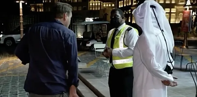 Grimmige sfeer in Qatar: Deense tv-ploeg live bedreigd door security