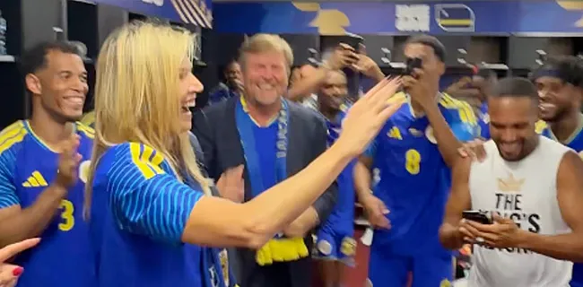 Geweldig beeld: Nederlands koningspaar uit de bol in kleedkamer