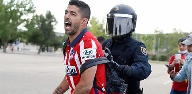 Politie grijpt in bij feestende Luis Suárez