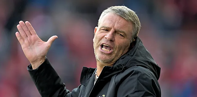 Ulderink meteen in de clinch met twee Antwerp-spelers