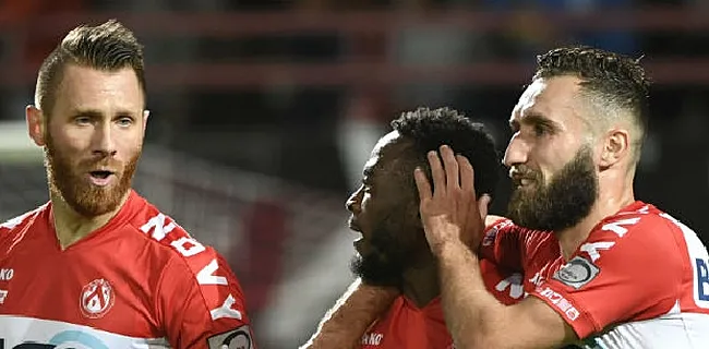 Cultheld woensdag in de tribunes tijdens KV Kortrijk - Antwerp