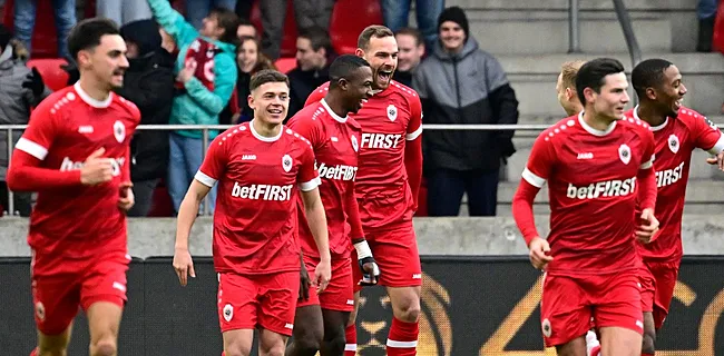 Groeiend Antwerp wervelt voorbij hulpeloos Standard