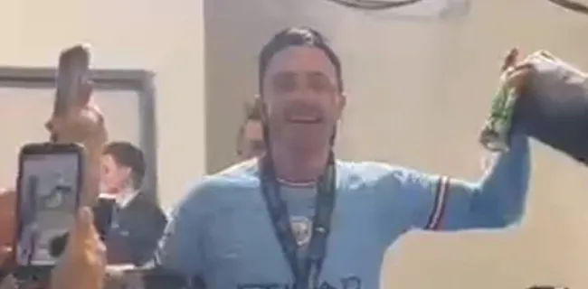 BEKIJK: City-spelers bouwen heerlijk feestje na CL-winst