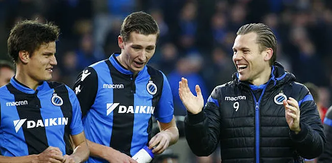 De Mos wild van twee spelers van Club: 