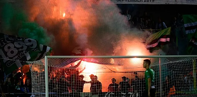 Cercle-fans steken Club-vlag in brand in de tribune: 