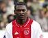 Rode Duivel Jorthy Mokio krijgt lesje van Ajax-icoon