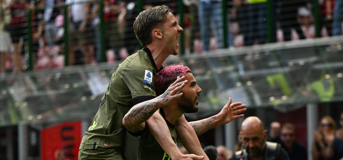 Il Milan esulta dopo il gol globale, il Lipsia compie un gesto d’oro